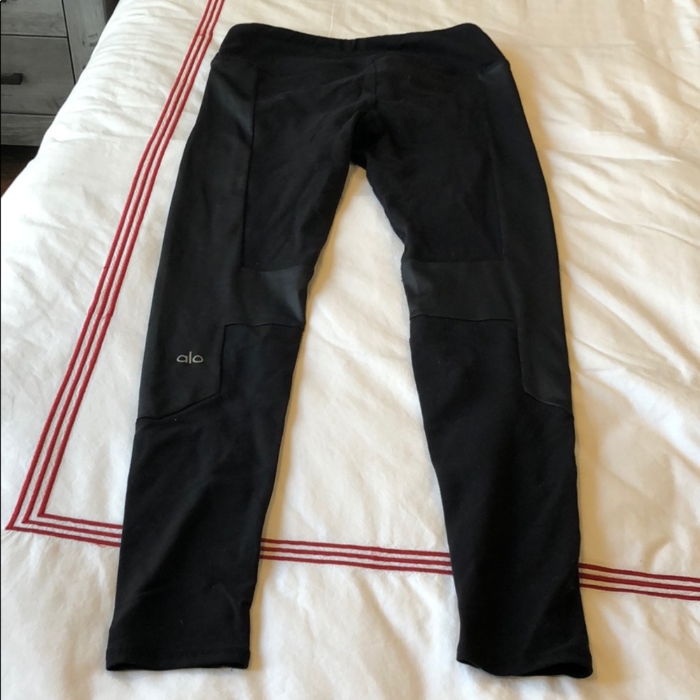 Alo Yoga high waisted black leggings/black panels